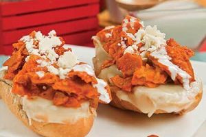 Molletes con chilaquiles