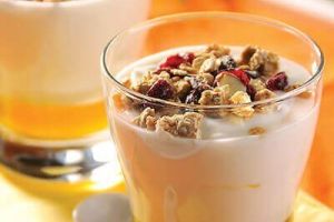 Parfait de yogurt con granola casera