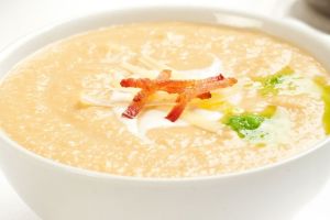 Sopa de apio con manzana