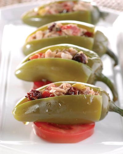 Chiles jalapenos rellenos de atun