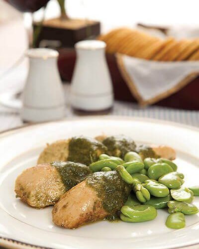 Pechuga de pollo al pesto en epazote