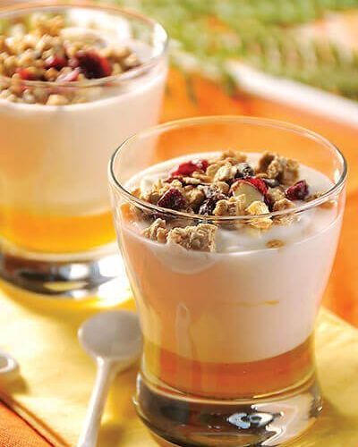Parfait de yogurt con granola casera