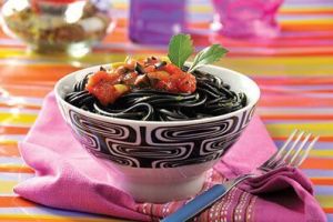 Pasta negra a la puttanesca de lumbricus terrestris