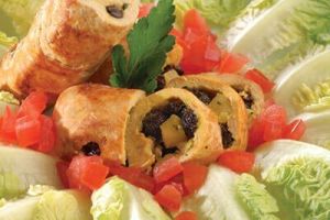 Rollos de pollo con frutas