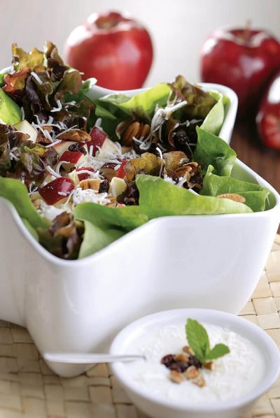 Ensalada de manzana con yogurt de coco