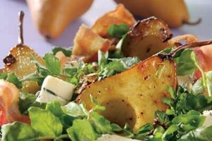 Ensalada de pera con roquefort y tocino