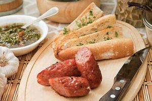 Chorizo argentino y pan con ajo