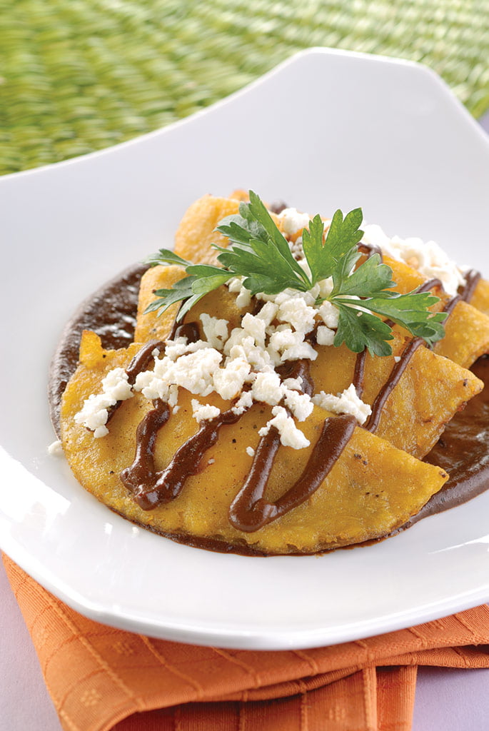 Receta de Quesadillas de plátano macho con queso de cabra y mole