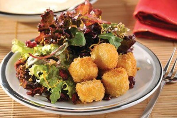 Ensalada de palmitos empanizados con aderezo de mostaza dulce