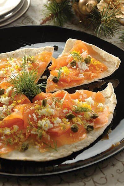 Carpaccio de salmón en pan pita