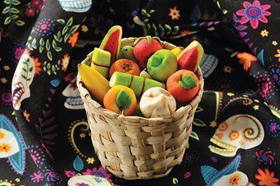 Ofrenda frutal de mazapán de almendras