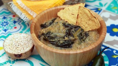 Amaranto y espinaca en salsa verde