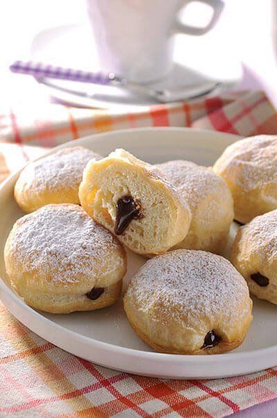 Donas rellenas de chocolate y café