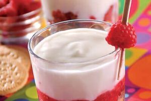 Cheesecake líquido con coulis de frambuesas