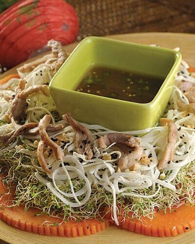 Ensalada de carne de cerdo con papaya