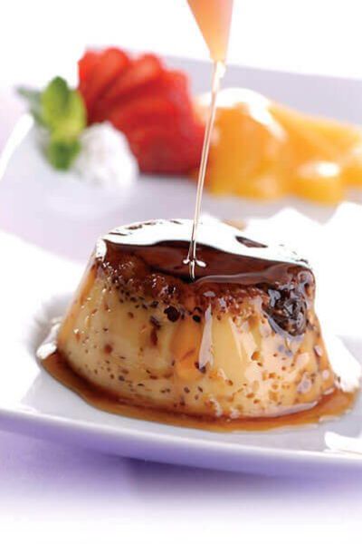 Flan de rompope con pasas