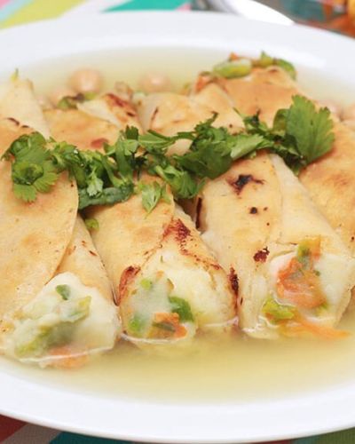 Tacos ahogados rellenos de papa con consomé de garbanzo|Tacos ahogados rellenos de papa con consomé de garbanzo|Tacos ahogados rellenos de papa con consomé de garbanzo|Tacos ahogados rellenos de papa con consomé de garbanzo