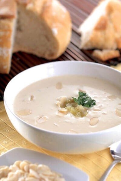 Crema de pollo y almendras
