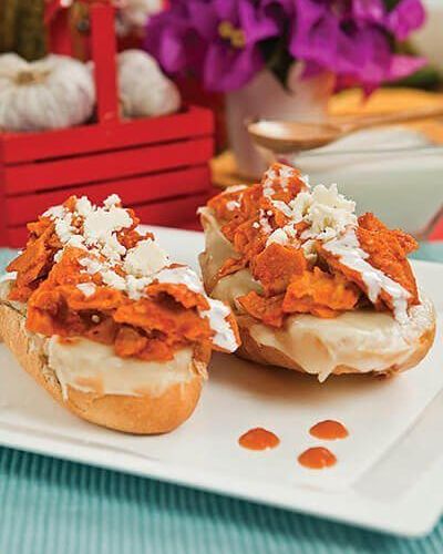 Molletes con chilaquiles