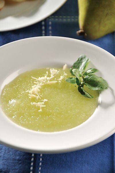 Sopa de berros con pera