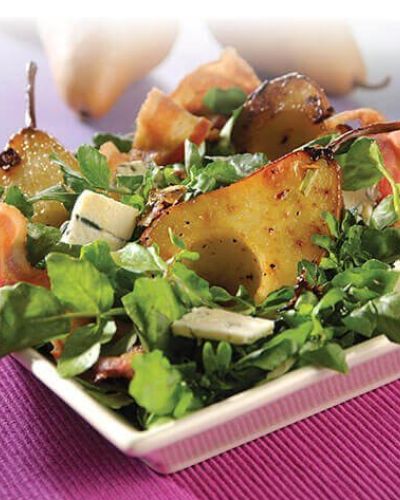 Ensalada de pera con Roquefort y tocino