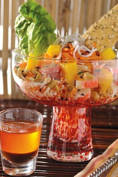 Ensalada  de surimi con mango y coco