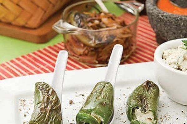 Chiles rellenos de queso azul