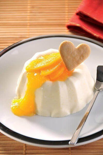 Gelatina de Yogurt con coulis de durazno