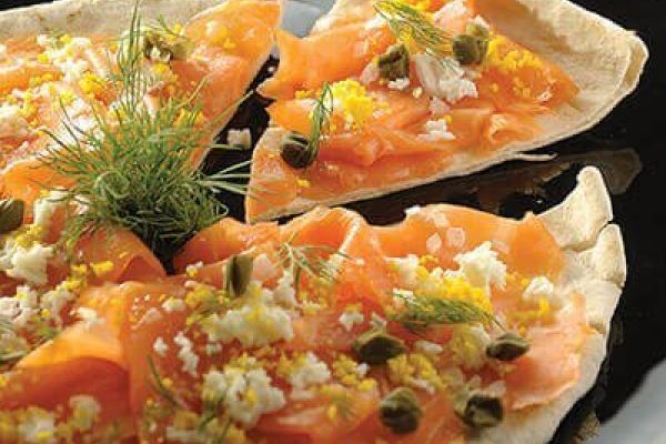 Carpaccio de salmón en pan pita
