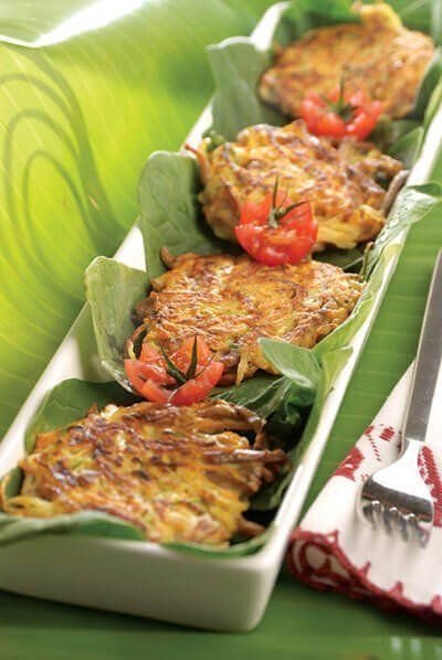 Tortitas de carne deshebrada y verduras