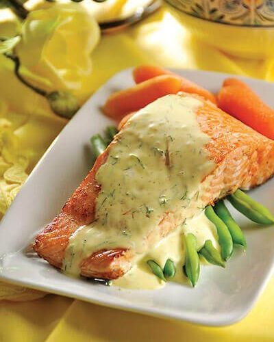 Salmón con crema de eneldo