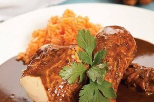 Mole de chiles secos con piernitas