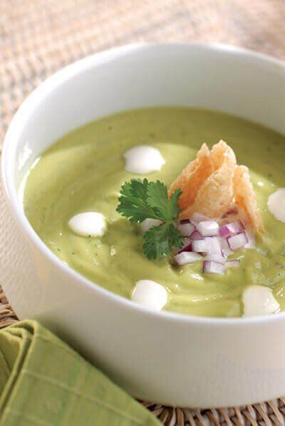 Sopa fría de aguacate