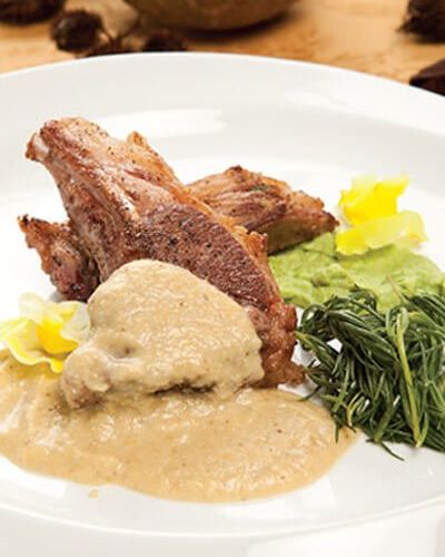 Costillas de cordero en mole de manzana