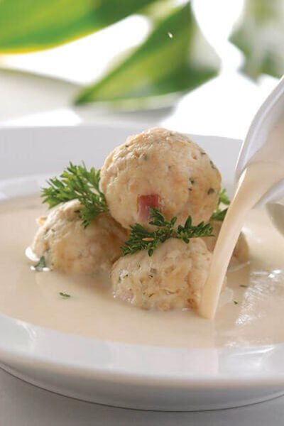 Albóndigas de pan con crema de champiñones