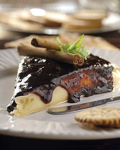 Queso con salsa de tamarindo