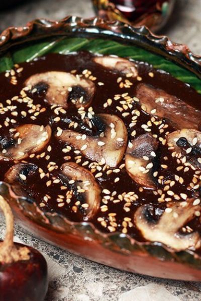 Mole casero con champiñones
