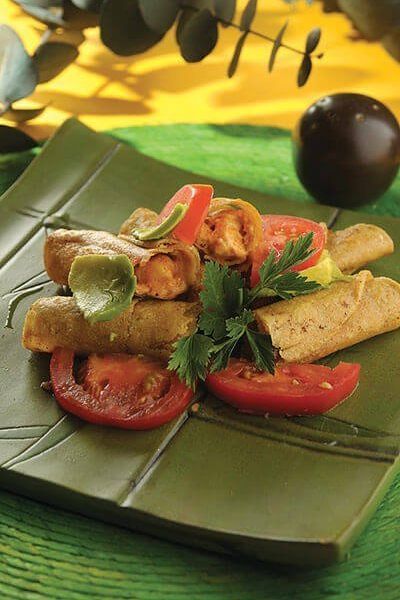 Taquitos de camarón enchipotlados