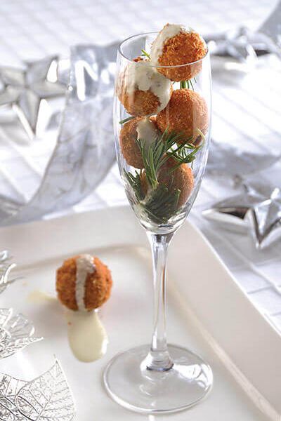 Croquetas de risotto de hongos con alioli de eneldo