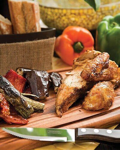 Pollo asado y verduras al grill