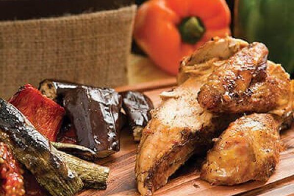 Pollo asado y verduras al grill