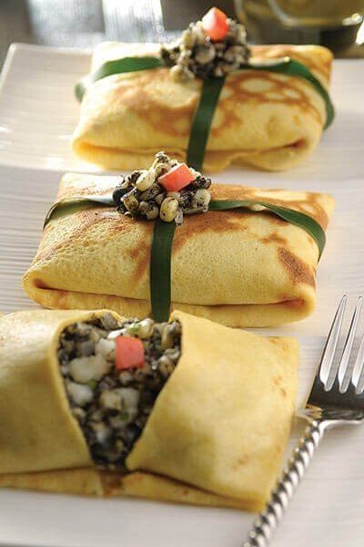 Sobrecitos de crepa rellenos de huitlacoche