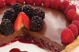 Tarta de chocolate y frutos rojos