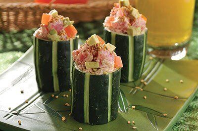 Vasitos de pepino rellenos de atún al chipotle