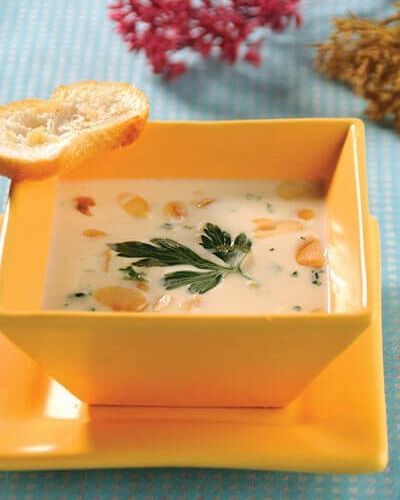 Sopa almendrada