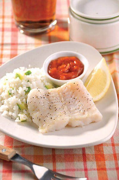 Pescado al vapor con salsa de jitomate