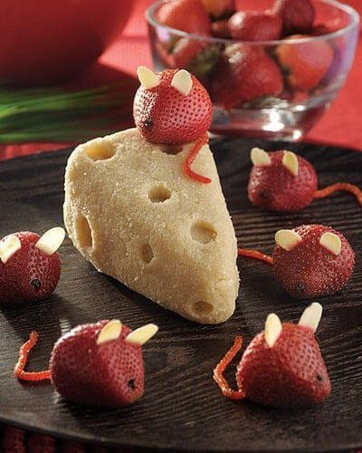 Ratones de fresa con mazapán de almendra