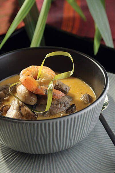 Sopa de coco con camarón