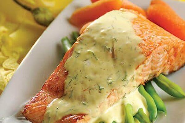 Salmón con crema de eneldo