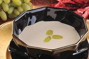 Crema de piñón con uvas verdes